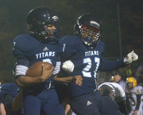 Nashua North football beats Bishop Guertin to win D1 West Conference