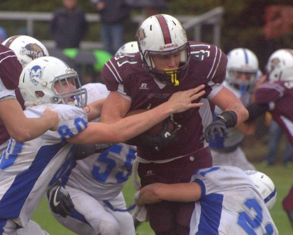 Late touchdown lifts Goffstown football past Salem