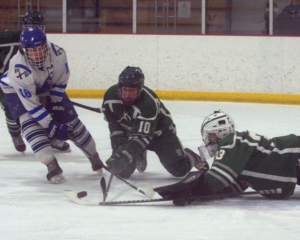 Dover boys hockey knocks off Merrimack to pick up sixth straight win