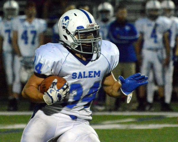 Salem football finishes regular season undefeated with win over Londonderry