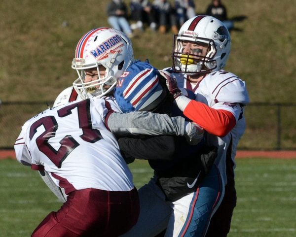 Defense leads the way as Winnacunnet football beats Goffstown to reach D1 final (video)