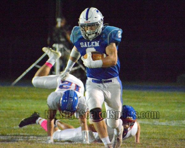 Salem football starts fast, hands Londonderry first loss (video)