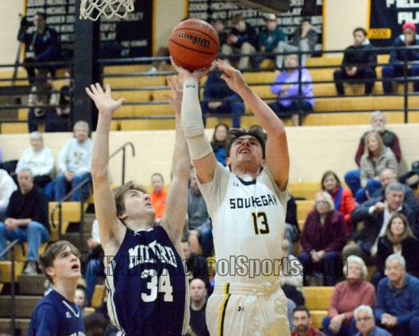 Souhegan boys basketball holds off Milford (video)