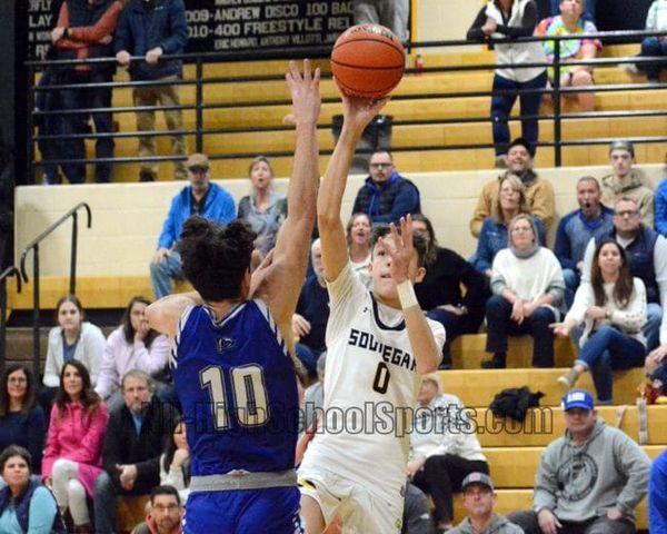 Souhegan boys basketball holds off Pelham to win battle of unbeatens (video)