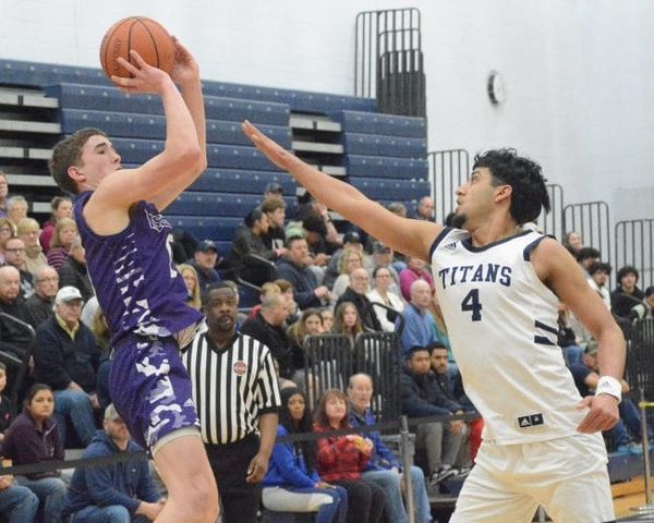 Nashua South comes back twice to beat Nashua North in Holiday Basketball Tournament finale (video)