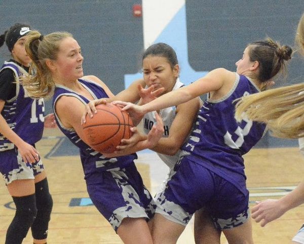 Nashua South gets up early, holds on against Nashua North to win Nashua Holiday Basketball Tournament (video)