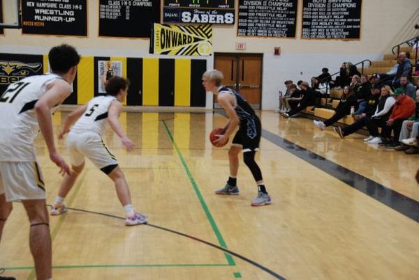 Souhegan boys basketball’s win streak extends to 5 with win over Hollis Brookline