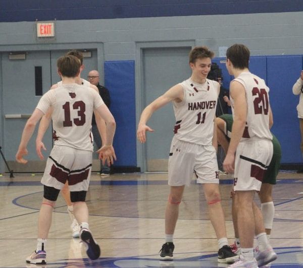 Hanover boys basketball holds off Pembroke to reach D2 title game