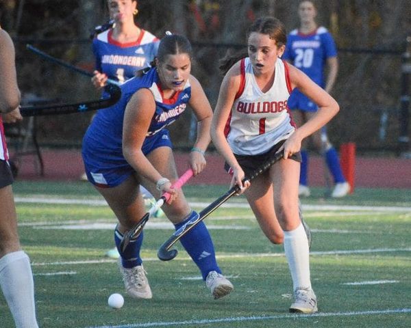 Bedford field hockey gets past Londonderry to advance to D1 quarterfinal (video)