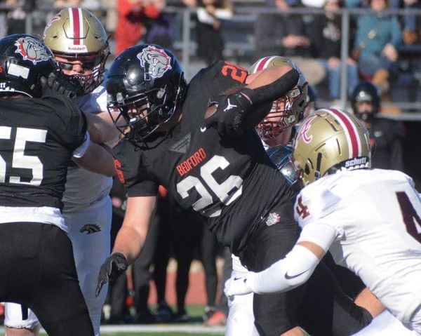 Bedford overcomes slow start against Alvirne to advance to D1 football semis (video)