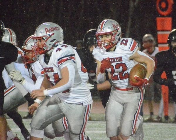 Pinkerton makes early lead stand to beat Bedford in D1 football semifinals (video)