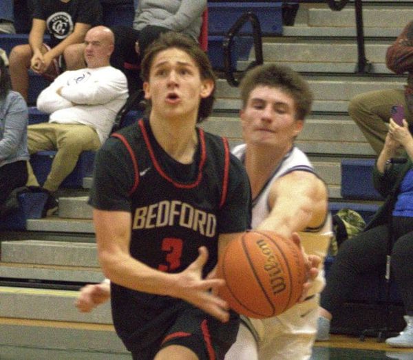 Pair of Bulldogs shine in Bedford boys basketball’s win over Exeter