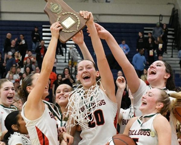 Bedford girls basketball hangs on to beat Londonderry, win 2nd D1 title in a row (video)