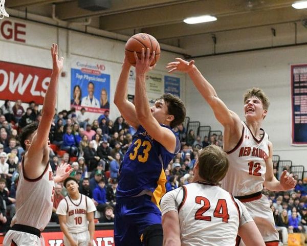 Bond on, off the court helped ‘old school’ Belmont boys basketball reach top of D3