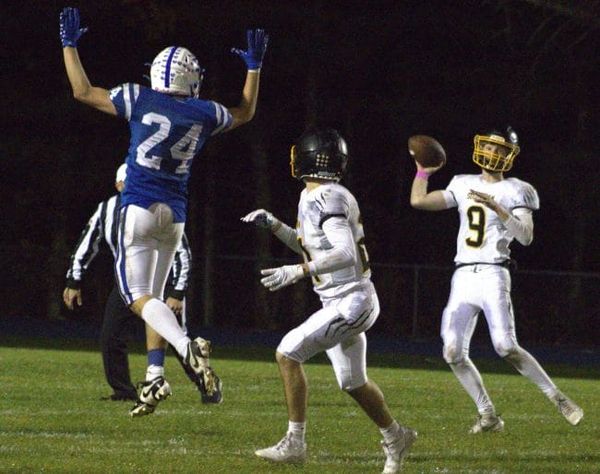 Souhegan football takes down Pelham to stay undefeated in D2