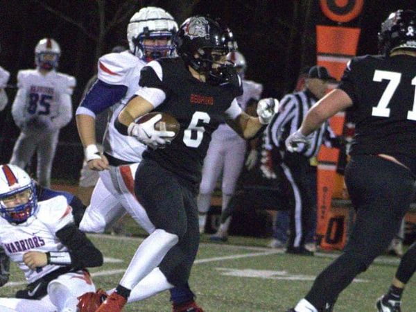 Bedford comes out strong to beat Winnacunnet in D1 football quarterfinal