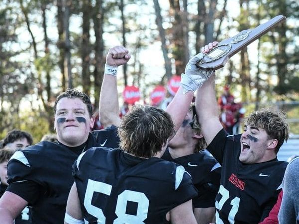 Bedford dominates Pinkerton on both sides of the ball to win D1 football title (video)
