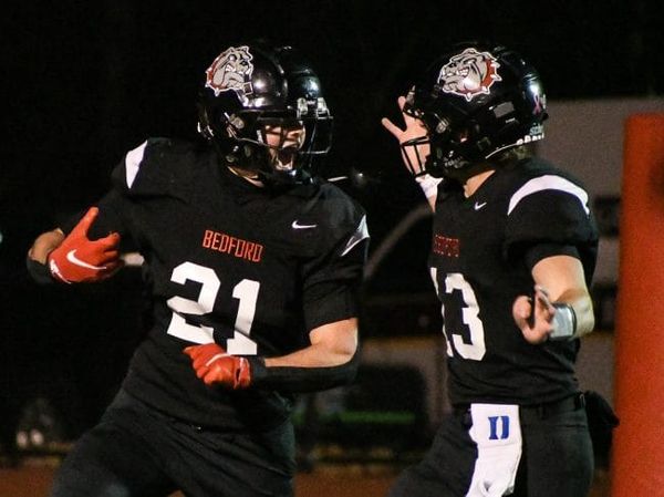 Bedford football tried to disguise coverage to slow Nashua South’s passing offense