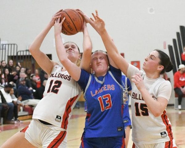 Bedford girls basketball rallies in 4th quarter to beat Londonderry (video)