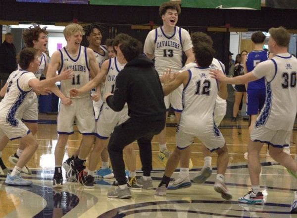 Hollis Brookline wraps up undefeated season with win over Pelham in D2 boys basketball final