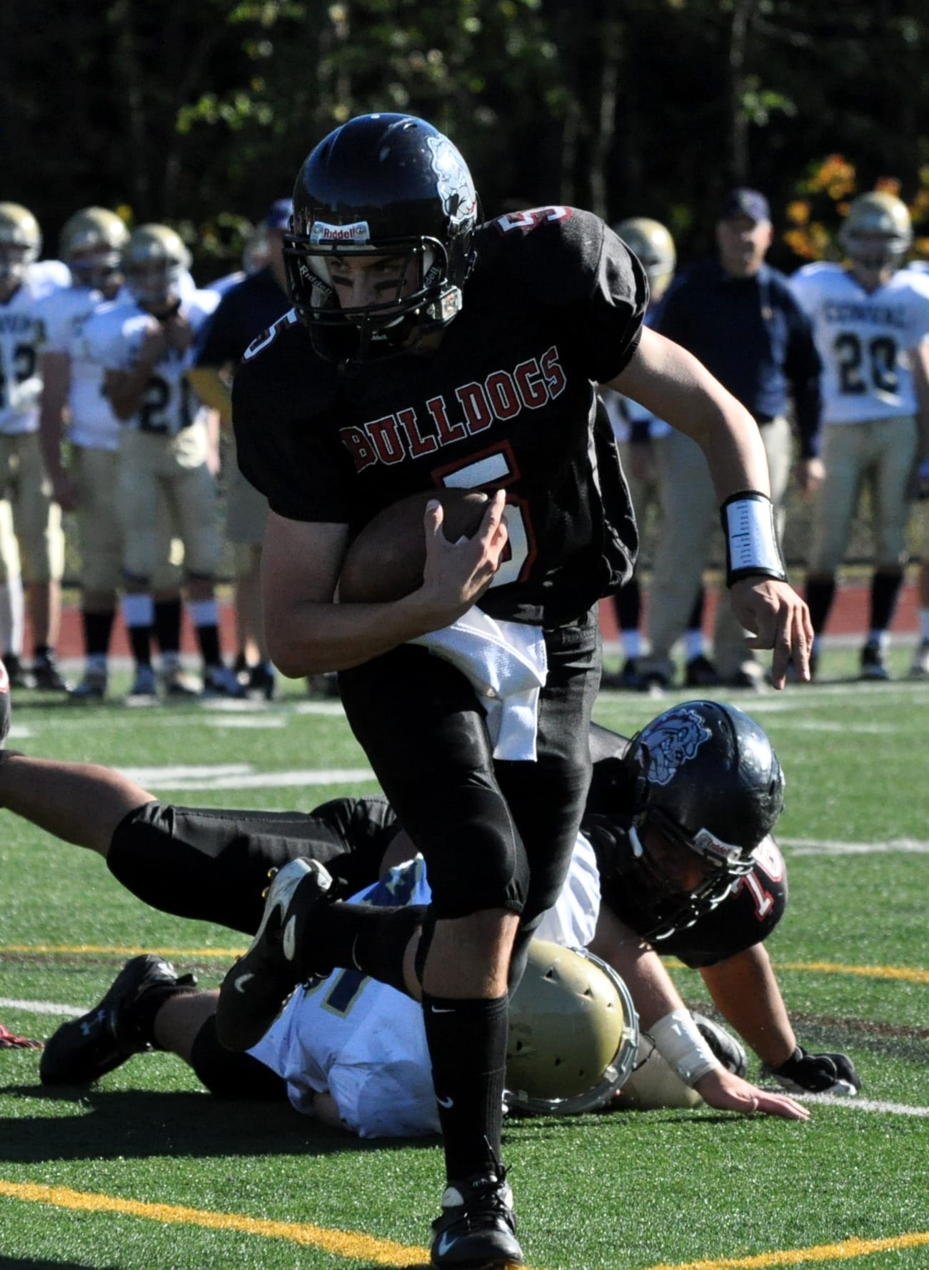 BHSfball1002 BHS5-3