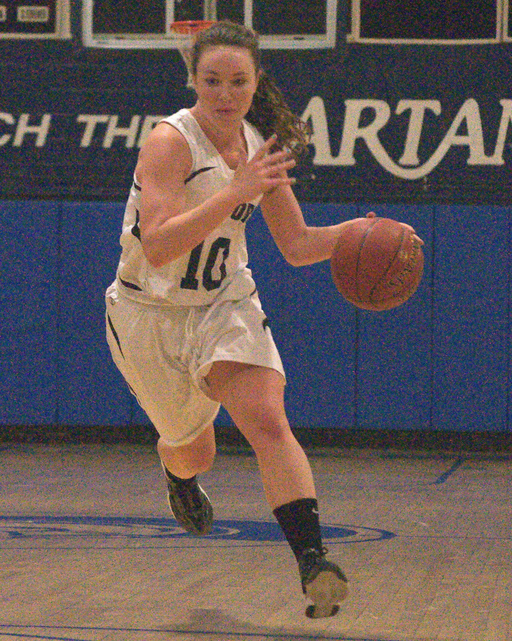 Milford's Dina Pitsas drives to the basket during Friday's game.