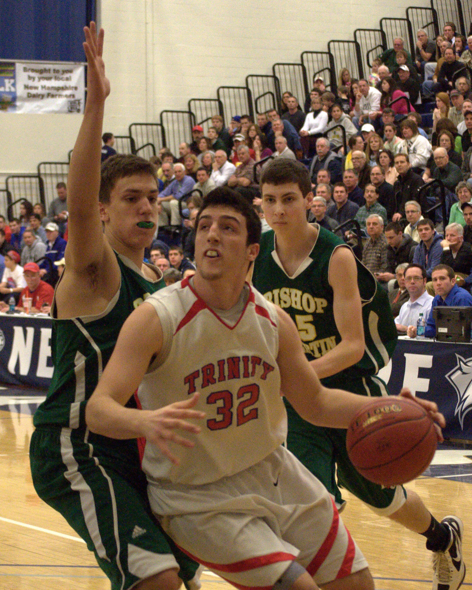 Trinity's Carmen Giampetruzzi drives to the basket during Saturday's game.