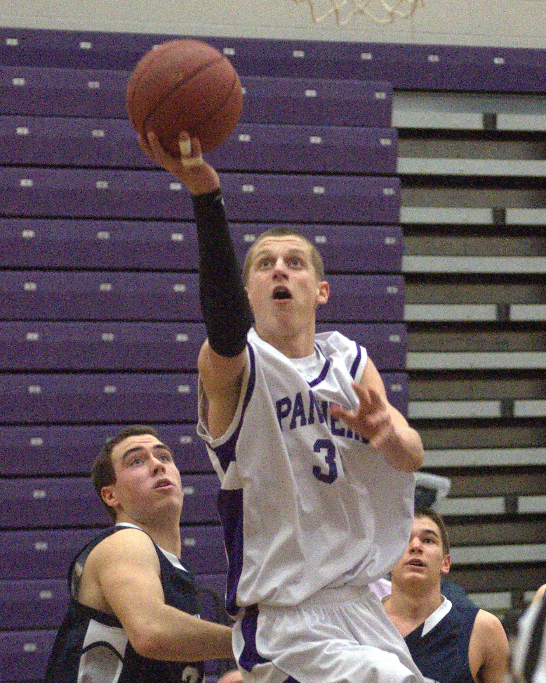 Nashua South's Mike Osgood goes in for a layup during Friday's game against Exeter.