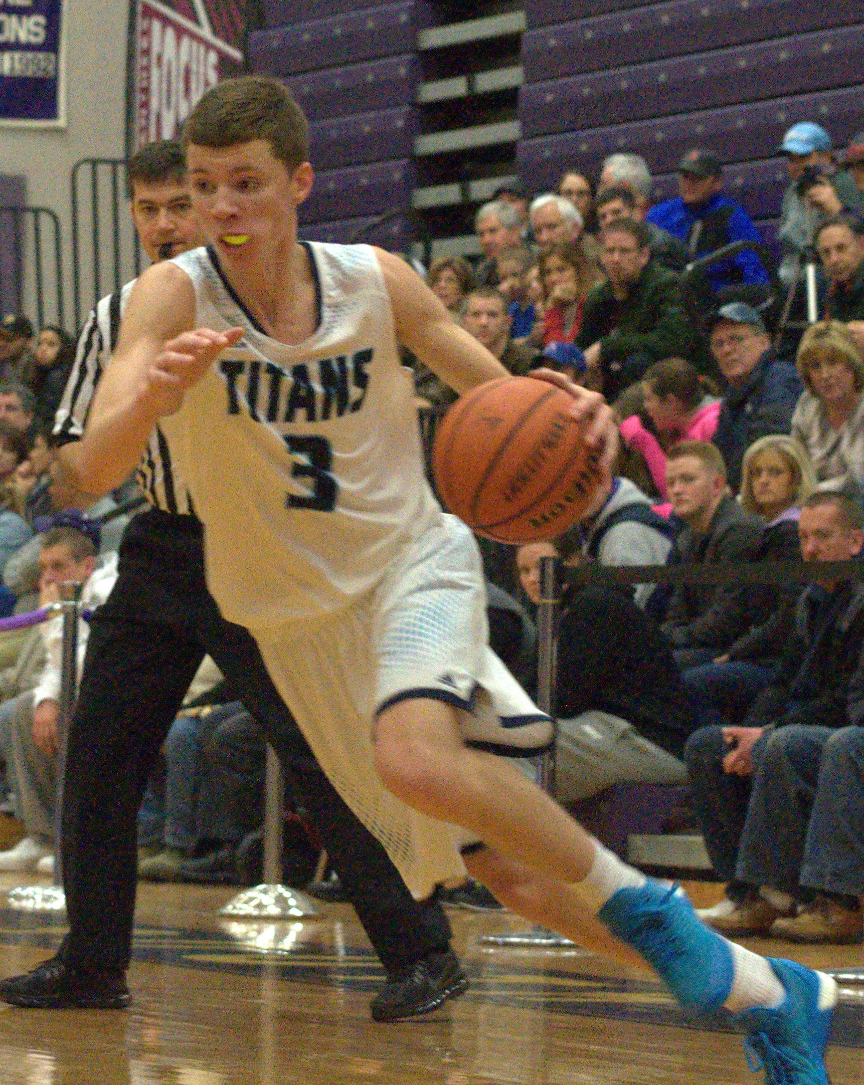Nashua North's Nathan Hale drives to the basket.