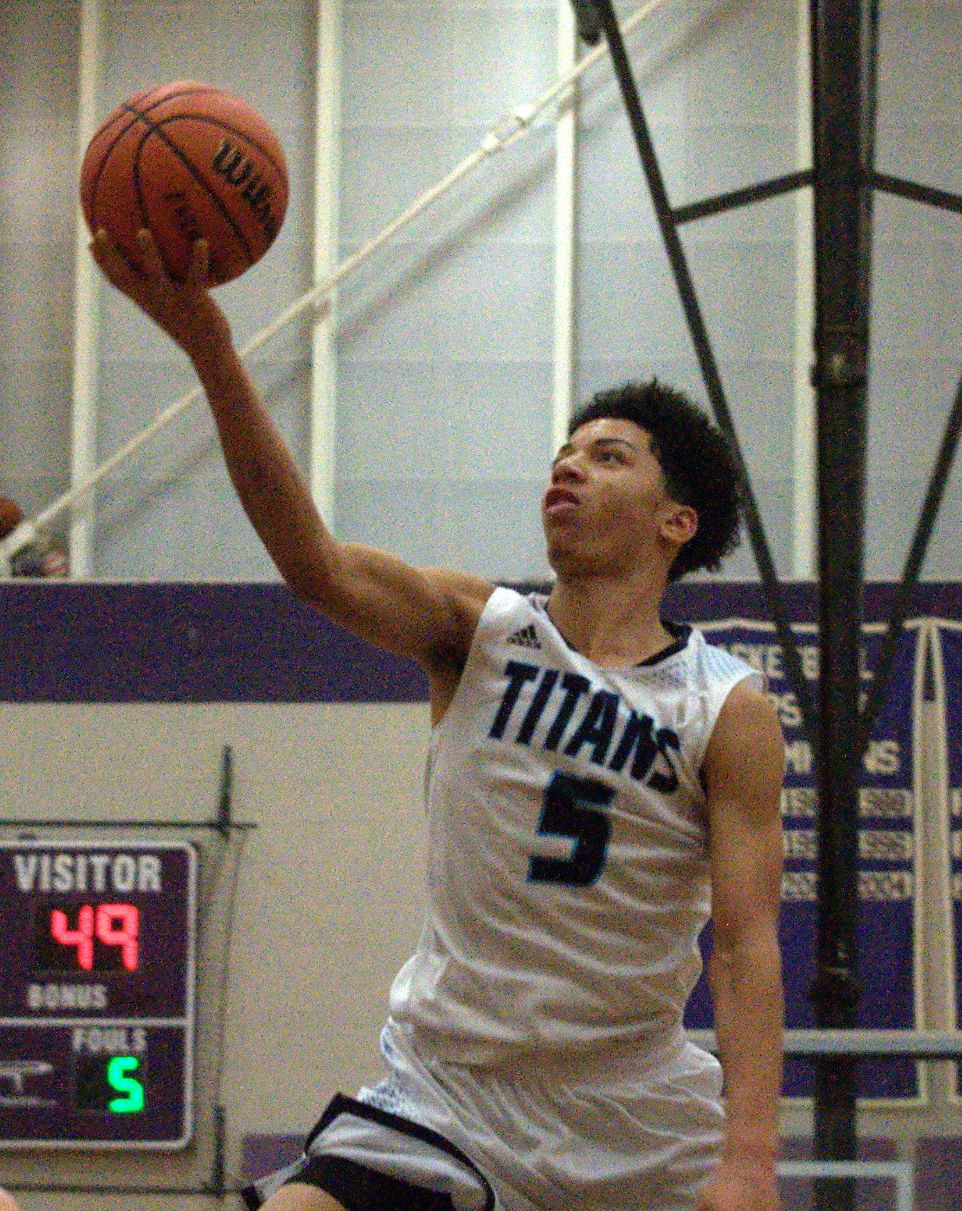 Nashua North's Alonzo Linton goes in for a layup.