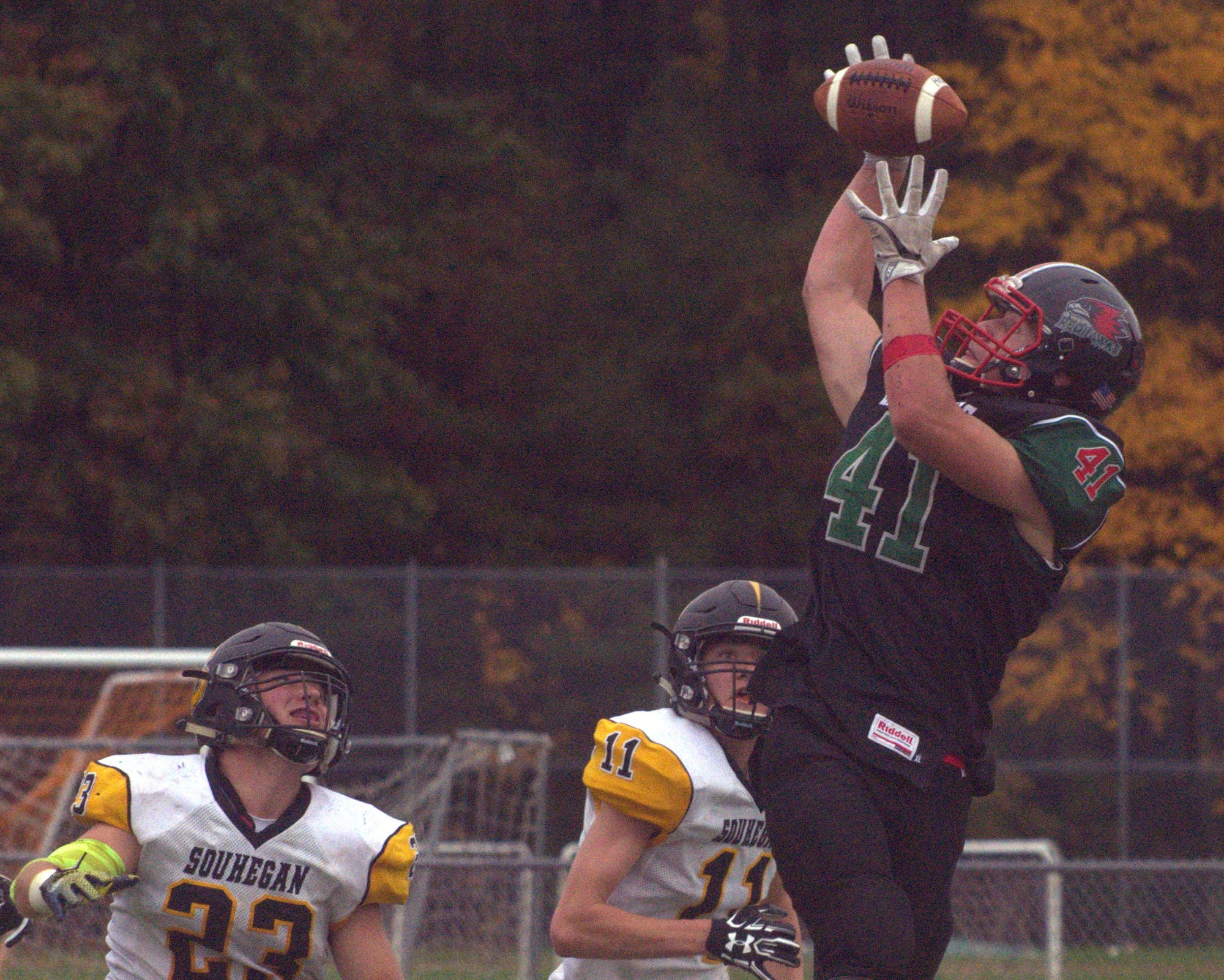 HDH's Liam Flanagan tries to haul in a pass.