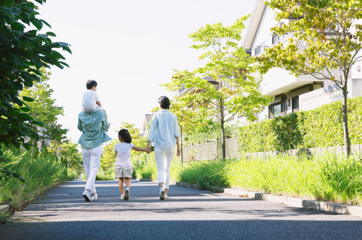 Gated Communities Pros and Cons for Luxury Property Owners