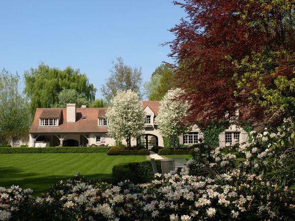 Top 13 Landscaping Trends for Luxury Home Exchanges: Elevate Curb Appeal for Your Vacation Estate