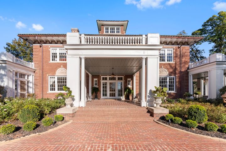Stowe Manor’s Gardens Offer a Quiet Glimpse Into Belmont’s Past