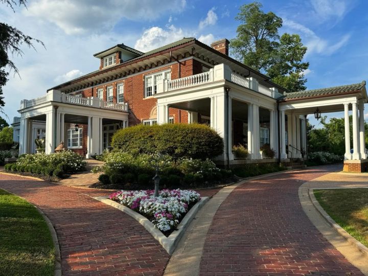 Stowe Manor to Host Fall Sip & Stroll Event
