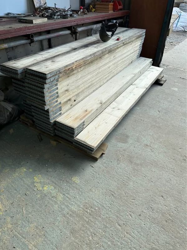 What Size Scaffold Board Do I Need for Shelves, Benches and Tables?