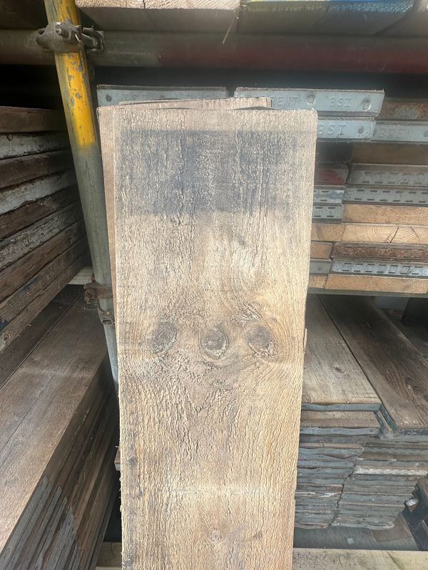 Real Scaffold Boards vs Scaffold-Style Timber – What’s the Difference?