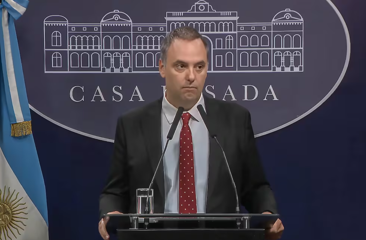 Adorni al borde del precipicio: Milei lo sostiene a cualquier costo pero el PRO espera su renuncia antes del 23 de junio