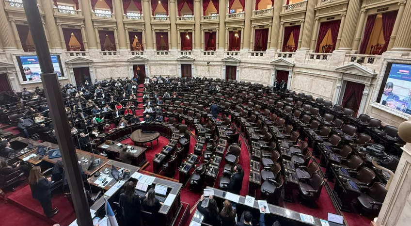 Adorni sobrevivió en Diputados: el PRO y la UCR no dieron quórum y el Gobierno ganó tiempo — pero el Senado espera el jueves