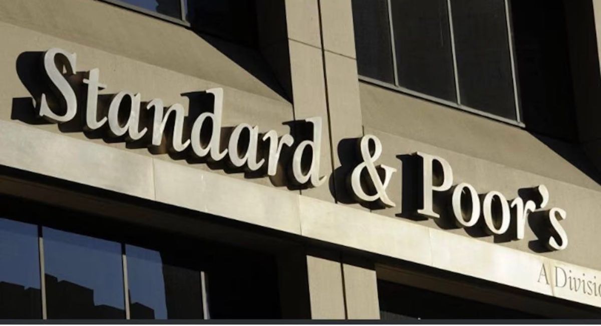 S&P subió la nota de Argentina a B-: el segundo upgrade en poco tiempo que consolida la mejora crediticia del país