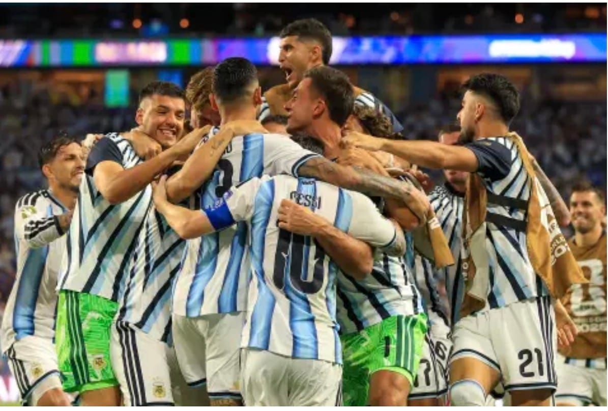 Argentina sufrió como nunca pero clasificó: 3-2 a Cabo Verde en tiempo extra con gol de Cuti Romero en el cierre de la prórroga