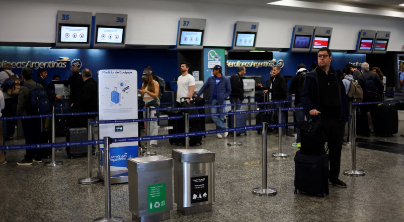 ATE levantó el paro en aeropuertos del jueves y viernes pero el conflicto sigue abierto — el lunes podría volver la medida