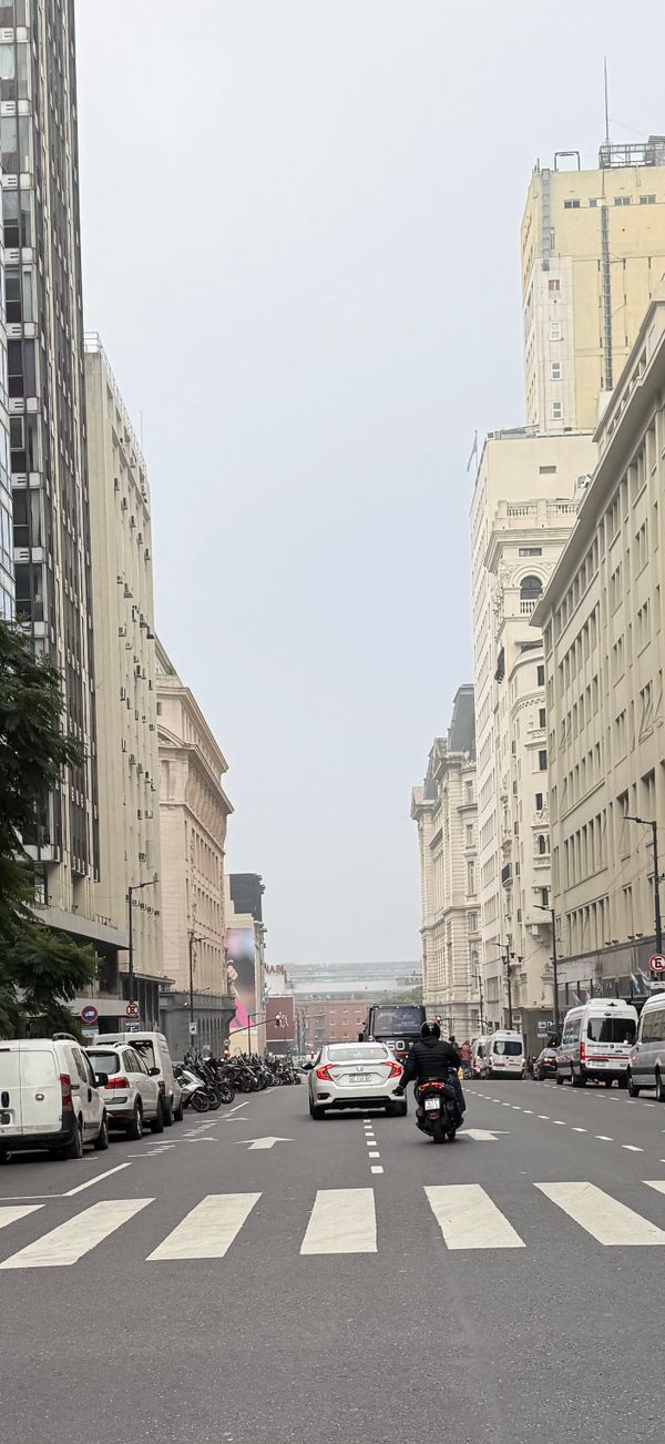 "AHORA: niebla densa en Buenos Aires — foto exclusiva desde el microcentro"