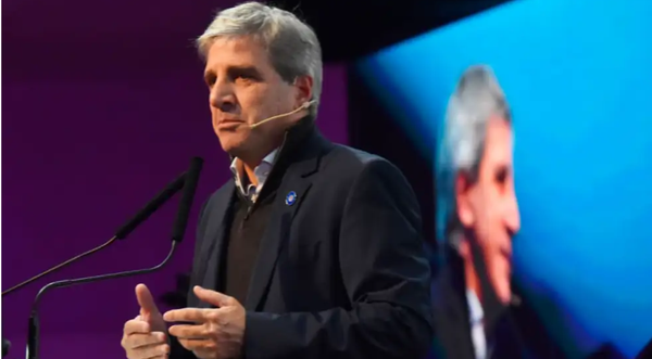 Caputo en el Latam Economic Forum: "Parece un chiste leer diarios que hablan de crisis"