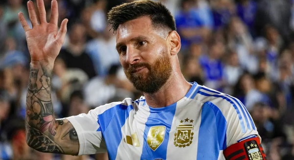 Lionel Messi ingresó desde el banco, convirtió de penal y dio la asistencia del tercero en la goleada 3-0 sobre Islandia · Foto: Getty Images