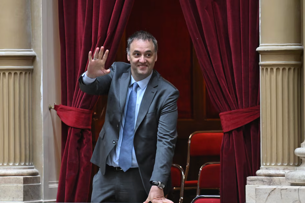 "Defienda el cambio y no a Adorni": el PRO le exige a Milei la renuncia o el despido del jefe de Gabinete