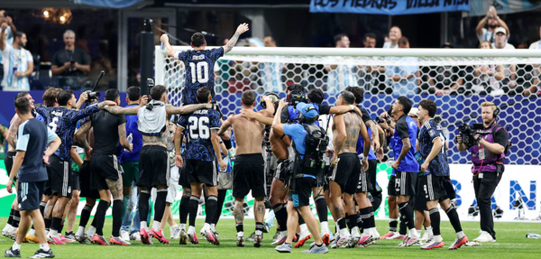 La remontada que no tiene explicación: Argentina le dio vuelta el partido a Inglaterra en los últimos minutos y va a la final del mundo