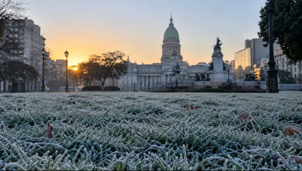 Alerta amarilla en 12 provincias por vientos y nevadas: en Buenos Aires 7°C hoy y 3°C el domingo con ráfagas de hasta 50 km/h