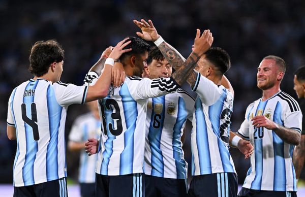 La Selección goleó 4-0 a Bolivia en el debut de Cuti Romero como capitán