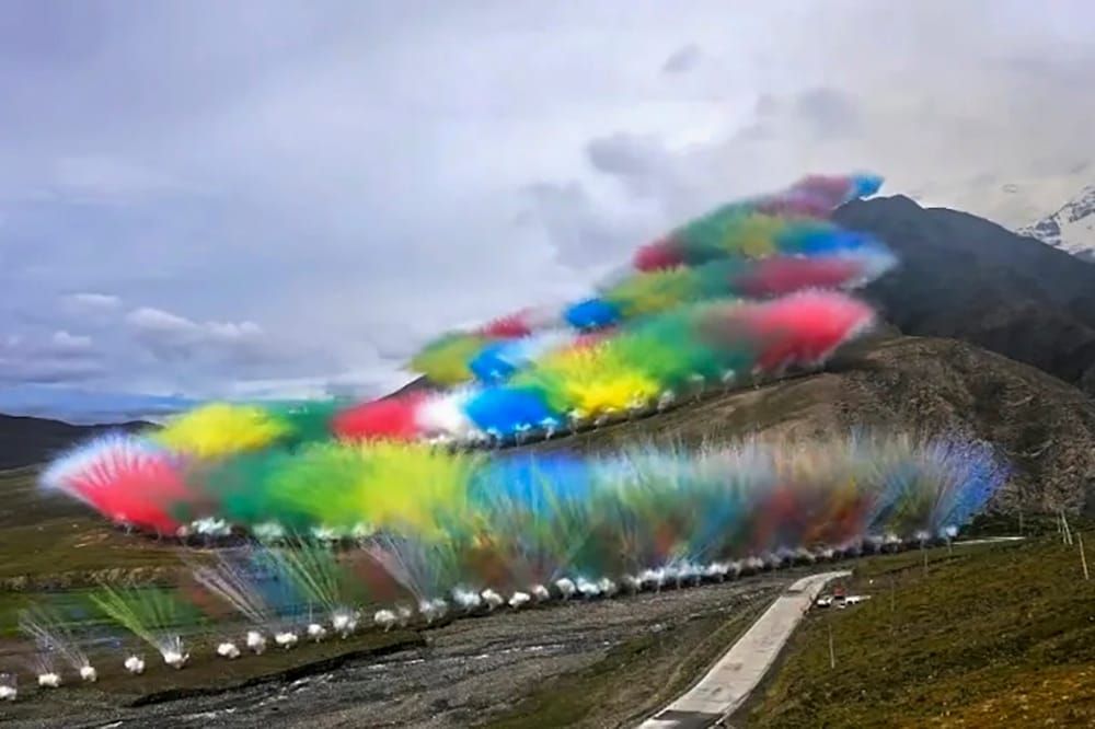 喜馬拉雅山「炸山煙火秀」惹議，始祖鳥與蔡國強道歉｜Whatsnew - 端